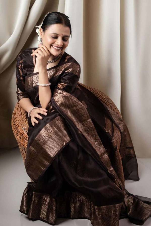 Golden Zari Work and Intricate Detailing The Banarasi Silk Saree  in Surat