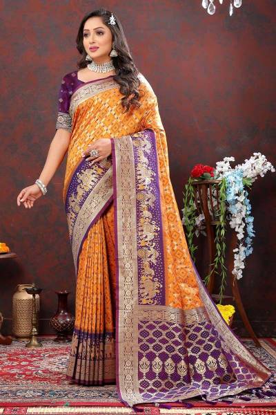 Graceful Patola Silk Saree Zari Minakari Weaving Desing Saree in Surat