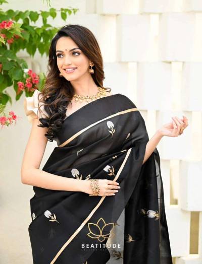 Kanjivaram Silk Saree Double Zari Borders Rich Pallu Blended Silk Yarns in Surat