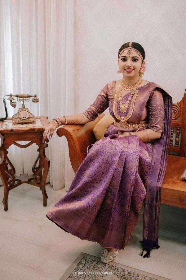 Kanjivaram Silk with Golden Borders Desing Saree  in Surat