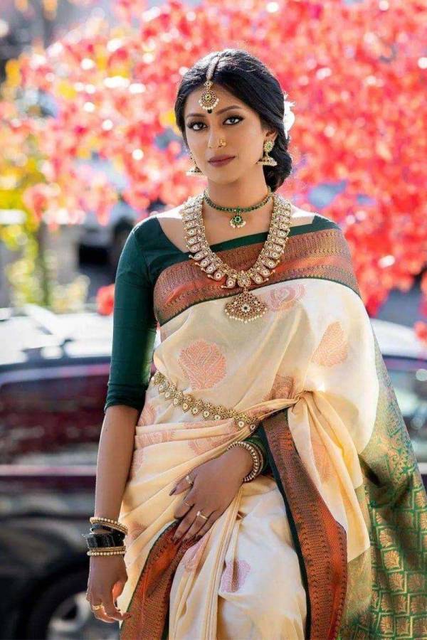 Kanjivaram Soft Silk Saree with Golden Flower Butta and Zari Weaving  in Surat