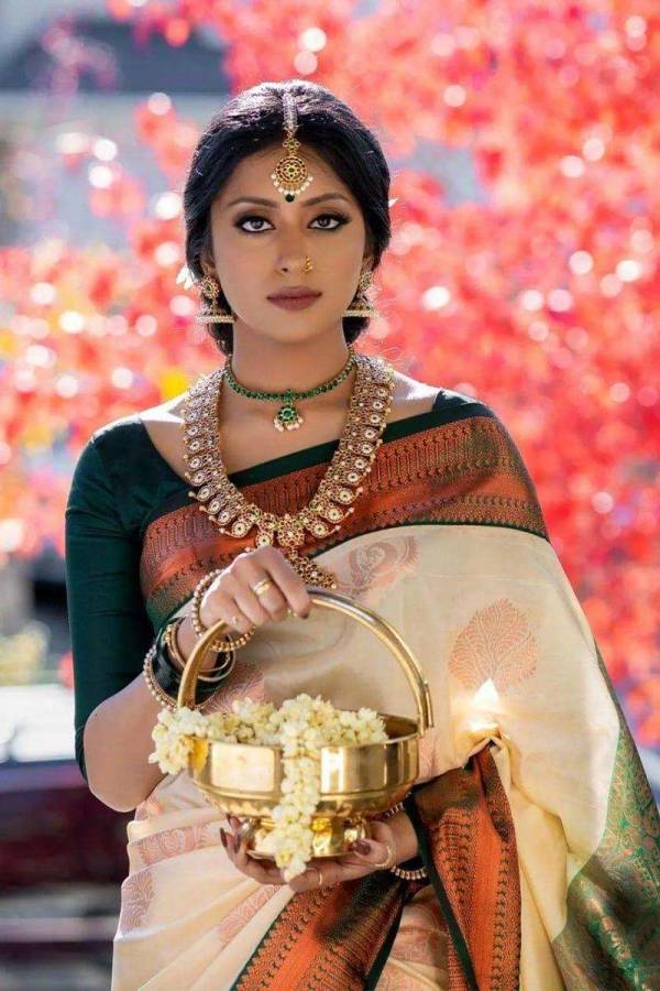 Kanjivaram Soft Silk Saree with Golden Flower Butta and Zari Weaving  in Surat