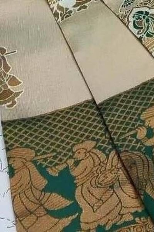 Kanjivaram Style Banarasi Soft Silk Saree with Contrast Figurative Zari Border in Eight Pairings  in Surat