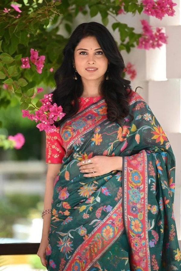 Kashmiri Weave Banarasi Soft Silk Saree with Pure Zari Border in Rich Shades  in Surat