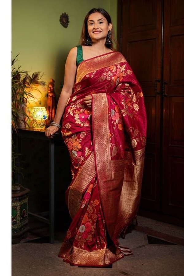 Large Floral Motif Banarasi Soft Silk Saree in Five Shades with Gold Zari Border  in Surat