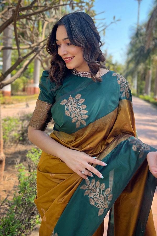 Large Floral Motif Banarasi Soft Silk Saree with Contrast Tassel Pallu in Five Colours  in Surat