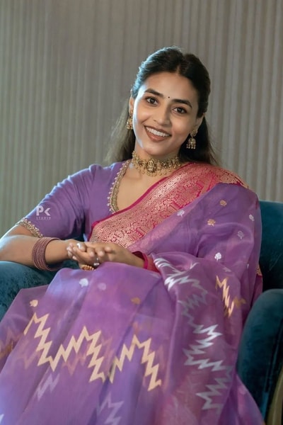 Lavender Saree with Pink Border and Silver Zig-Zag Woven Pattern for Day Functions in Surat