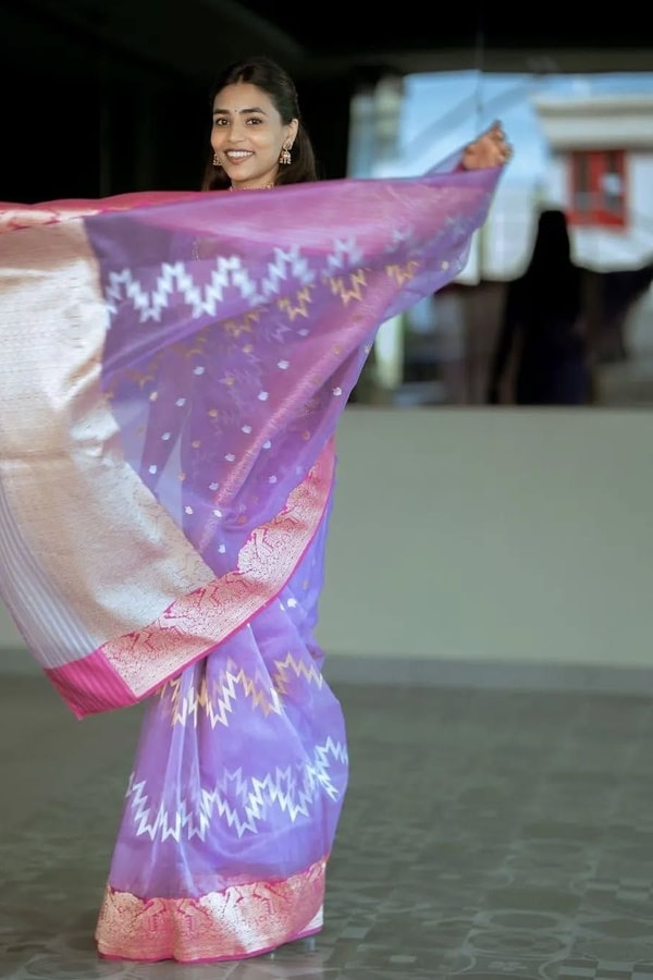 Lavender Saree with Pink Border and Silver Zig-Zag Woven Pattern for Day Functions  in Surat