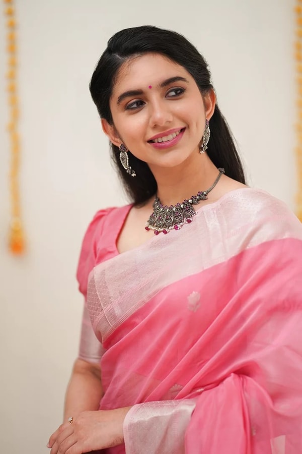 Linen-Look Soft Cotton Saree with Silver Zari Buttis and Tissue Pallu in Green, Pink and Wine  in Surat