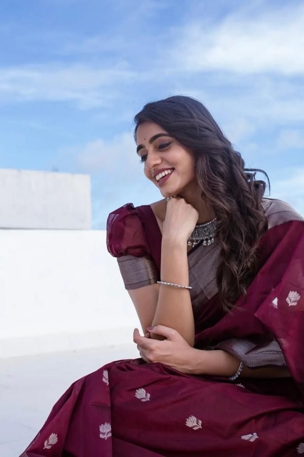 Linen-Look Soft Cotton Saree with Silver Zari Buttis and Tissue Pallu in Green, Pink and Wine  in Surat