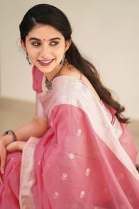 Linen-Look Soft Cotton Saree with Silver Zari Buttis and Tissue Pallu in Green, Pink and Wine  in Surat