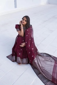 Linen-Look Soft Cotton Saree with Silver Zari Buttis and Tissue Pallu in Green, Pink and Wine  in Surat