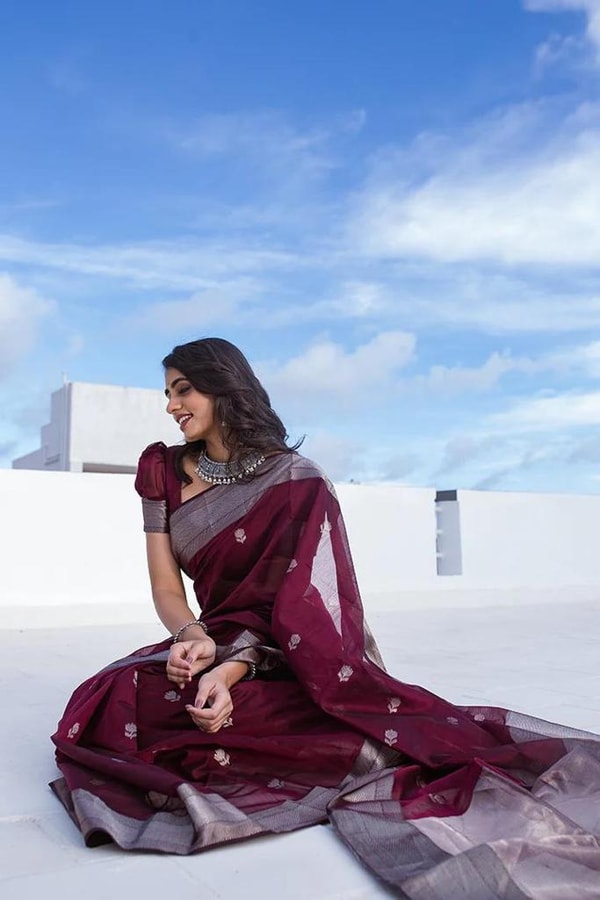 Linen-Look Soft Cotton Saree with Silver Zari Buttis and Tissue Pallu in Green, Pink and Wine  in Surat
