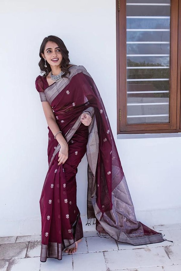 Linen-Look Soft Cotton Saree with Silver Zari Buttis and Tissue Pallu in Green, Pink and Wine  in Surat