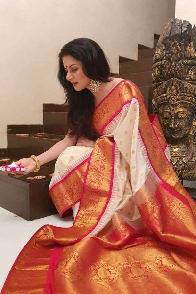 Luxurious Banarasi Weaves Elevating Your Memorable Moments for a Lifetime in Surat