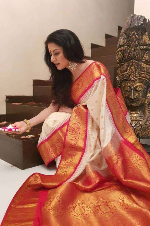Luxurious Banarasi Weaves Elevating Your Memorable Moments for a Lifetime  in Surat
