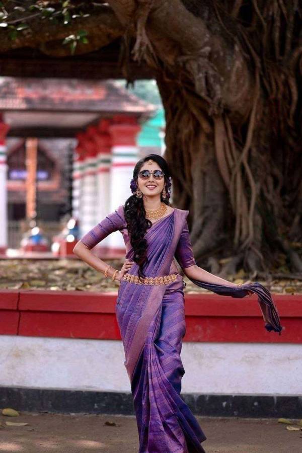 Luxurious Elegance The Perfect Saree in Solid Jacquard Weave Desing Saree  in Surat