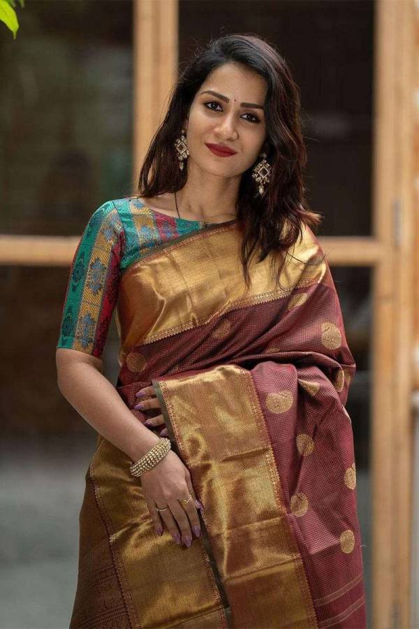 Luxurious Golden Buta and Checks Intricate Designs Banarasi Saree  in Surat