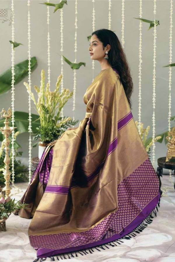 Luxurious Tradition Rich Pallu and Golden Zari Weaving Saree  in Surat