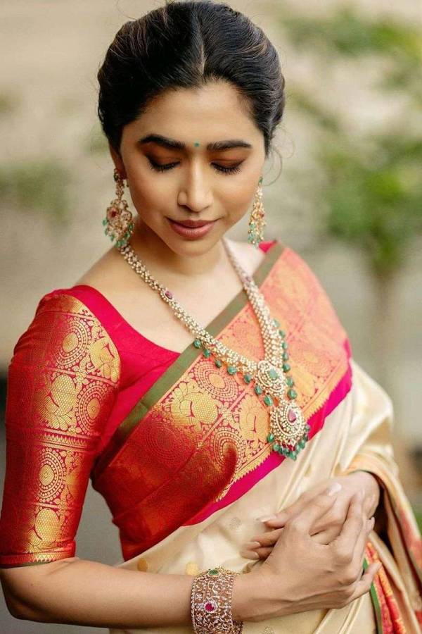 Luxurious Traditional Saree with Golden Zari Buta Design and Hevya Border Saree  in Surat