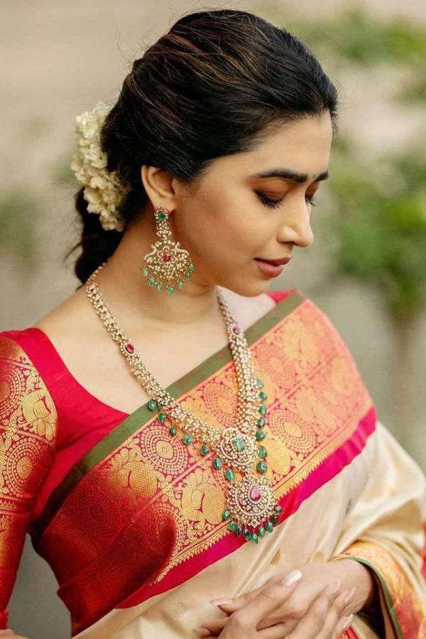 Luxurious Traditional Saree with Golden Zari Buta Design and Hevya Border Saree  in Surat