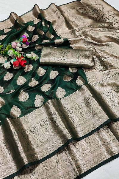 Luxurious Zari Woven Pallu and Intricate Motif Weaving in Surat
