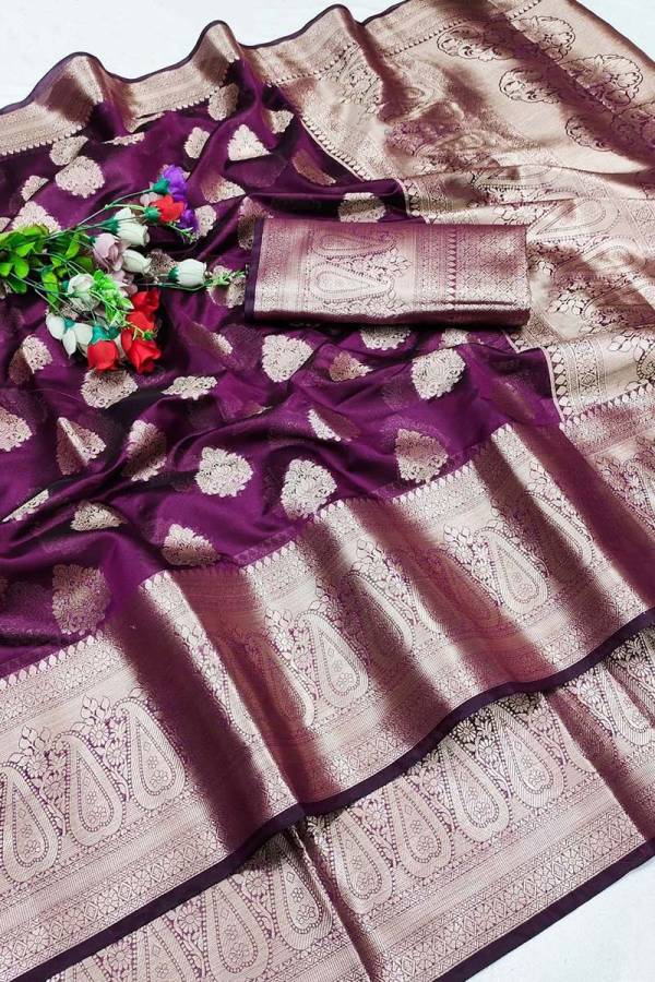 Luxurious Zari Woven Pallu and Intricate Motif Weaving  in Surat