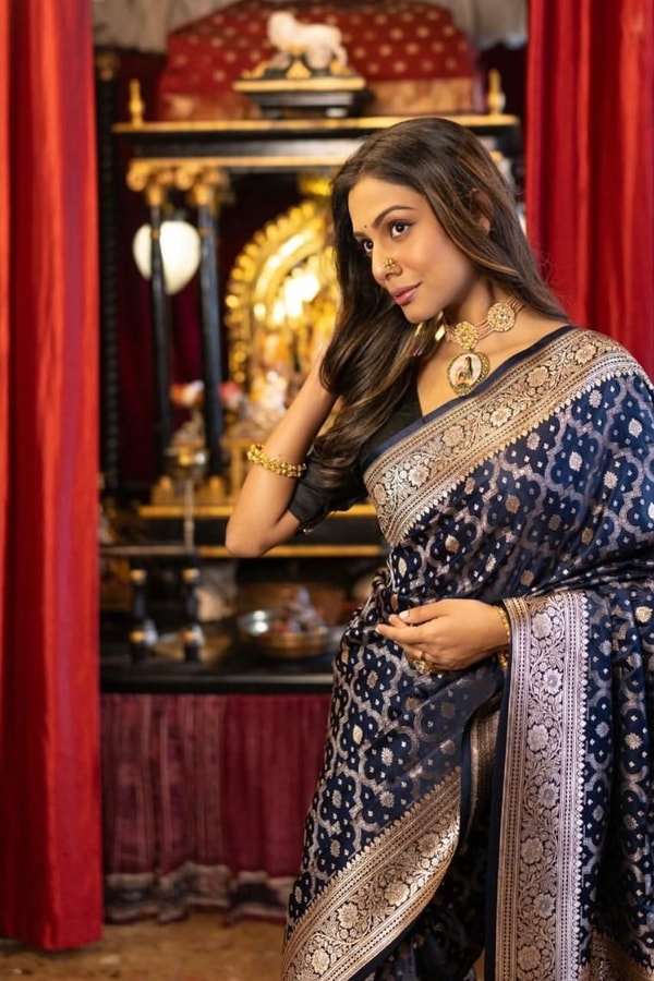 Navy Blue Banarasi Soft Silk Saree with Silver Zari Buttis and Large Paisley Motif Pallu  in Surat
