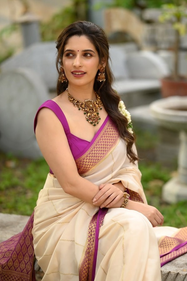 Off-White Kerala Style Banarasi Soft Silk Saree with Magenta Zari Border and Pinstripe Body  in Surat