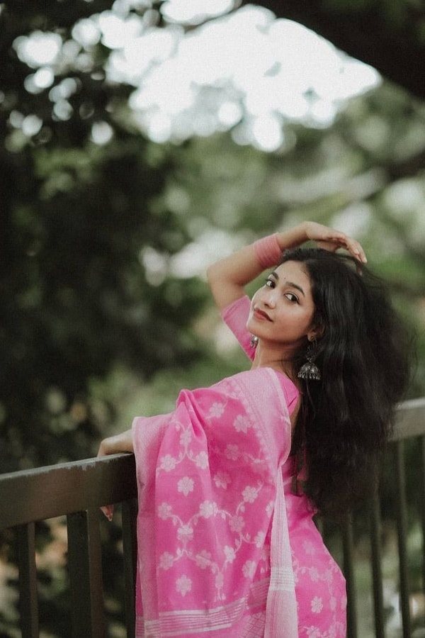 Pink Saree with Tonal Woven Floral Jaal and Soft Textured Finish for Day Functions  in Surat