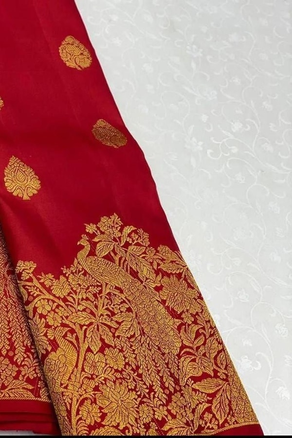 Red Banarasi Soft Silk Saree with Grand Zari Paisley Pallu and Scattered Floral Buttas  in Surat