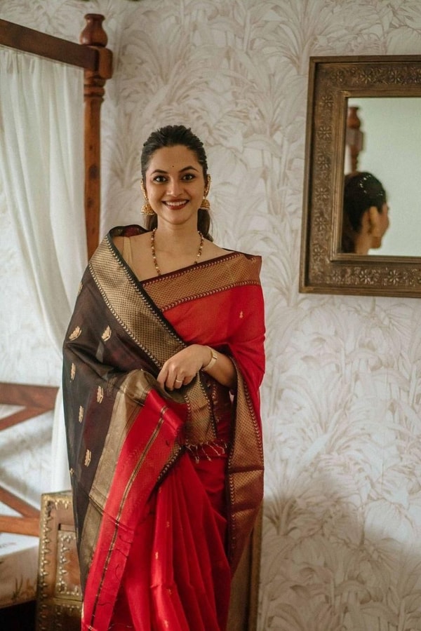 Red Saree with Contrast Black Pallu, Gold Zari Buttas and Woven Gold Border  in Surat