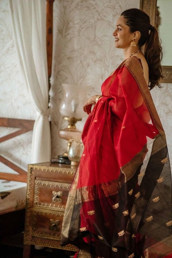 Red Saree with Contrast Black Pallu, Gold Zari Buttas and Woven Gold Border  in Surat