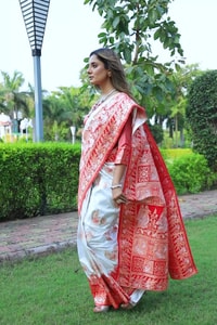Red and White Banarasi Soft Silk Saree with Floral Zari Weaving and Heavy Pallu  in Surat video 2