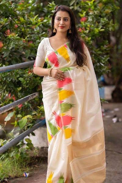 Rich Golden Pallu Banarasi Silk Saree with Intricate Temple Border in Surat