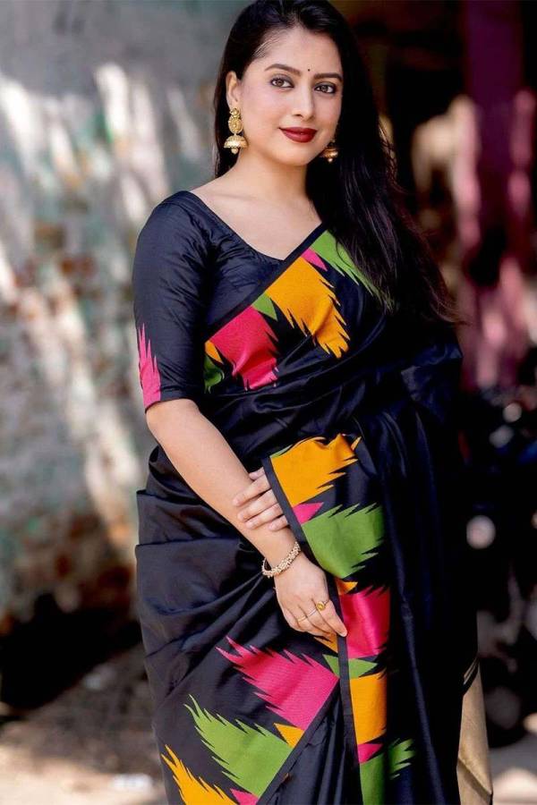 Rich Golden Pallu Banarasi Silk Saree with Intricate Temple Border  in Surat