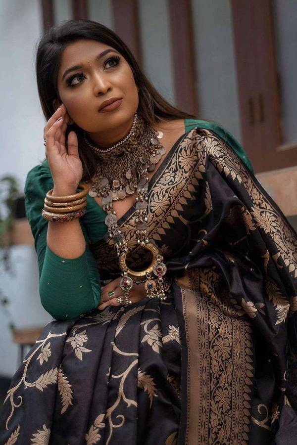 Rich Pallu All Over Flower Design on a Luxurious Traditional Indian Golden Zari Weaving  in Surat