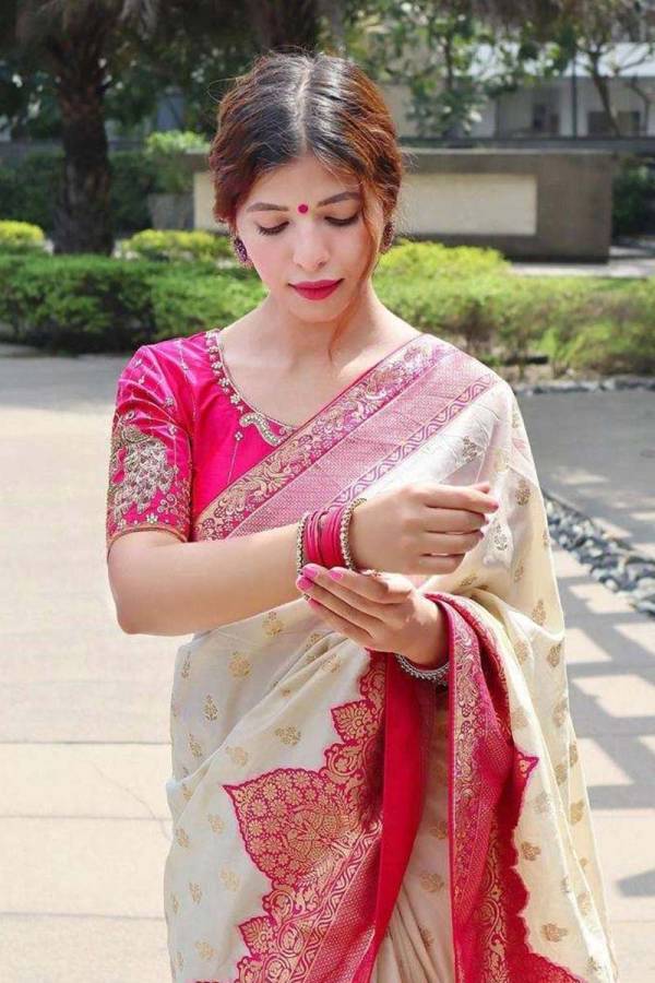 Rich Pallu Border with All Over Golden Flower Butta Design Saree  in Surat