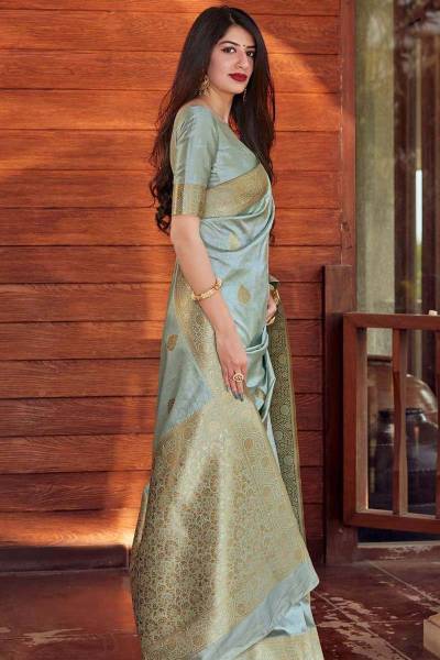 Rich Pallu and Golden Floral Design Heavy Banarasi Silk Traditional Beauty Design Saree in Surat