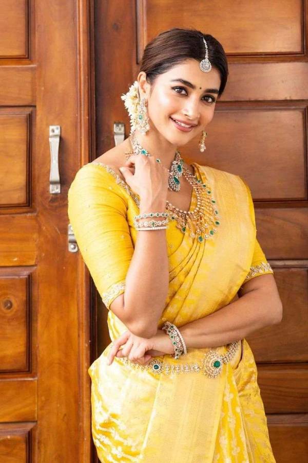 Rich Pallu and Heavy Golden Zari Weaving on an Elegant Allover Flower Design  in Surat