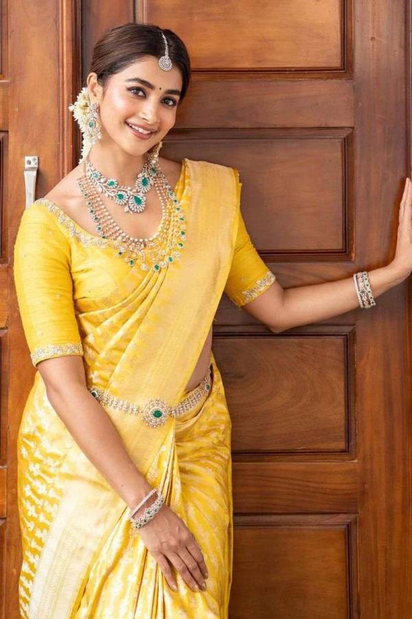Rich Pallu and Heavy Golden Zari Weaving on an Elegant Allover Flower Design  in Surat