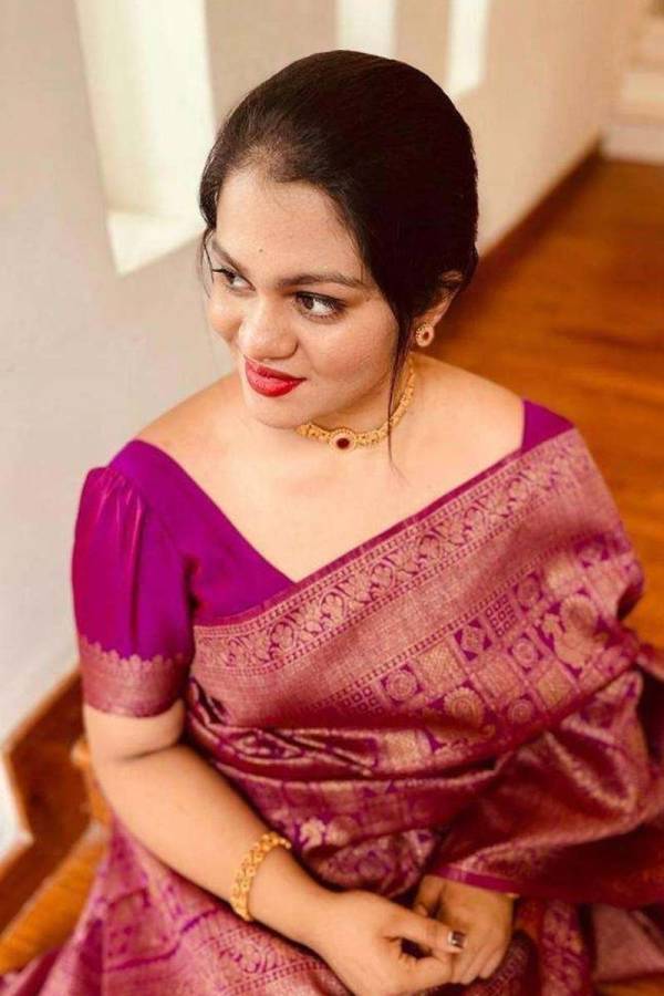 Rich Pallu with Allover Golden Flower Peacock Design Banarasi Saree  in Surat