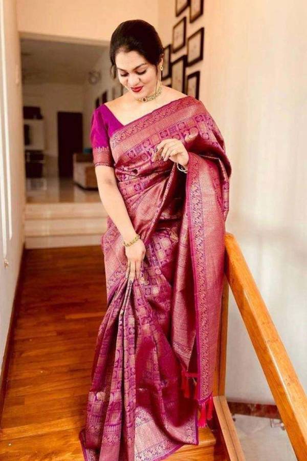 Rich Pallu with Allover Golden Flower Peacock Design Banarasi Saree  in Surat