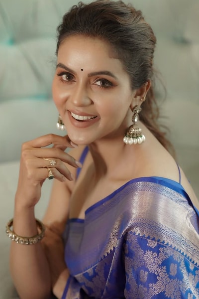 Royal Blue Banarasi Soft Silk Saree with Silver Zari Floral Bunches and Shimmering Pallu in Surat