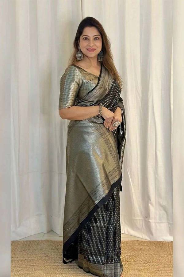 Silver Zari Weaving and Allover Flower Design Saree  in Surat