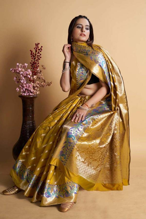 Soft Lichi Silk Saree with Beautiful Gold Zari Weaving Pallu Minakari Weaving Border  in Surat