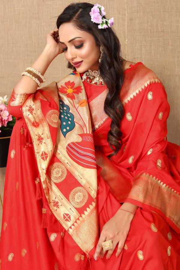 Soft Pethani Silk Saree Adorned with Traditional Sarees Zari and Minakari Weaving  in Surat