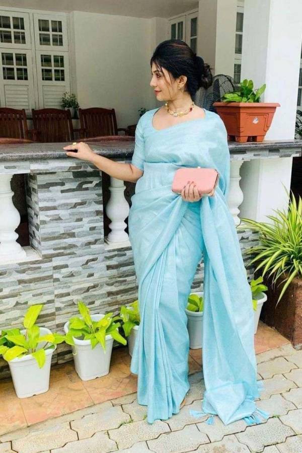 Splendor in Silver Exploring the Elegance of Zari Weaving and Border Designs in Saree  in Surat