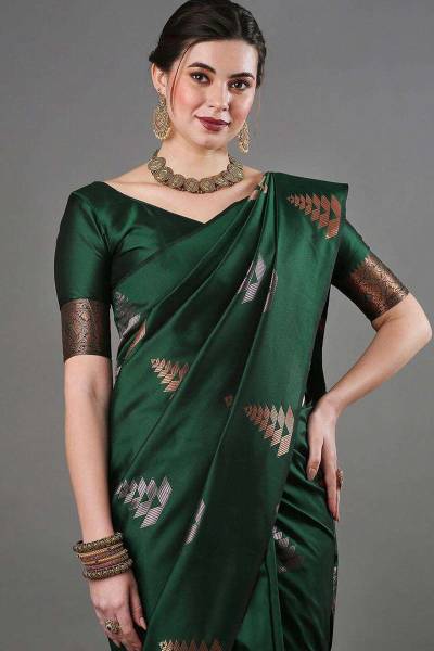 The Opulent Craftsmanship of Banarasi Sarees a Fusion of Brocade and Zari Work in Surat