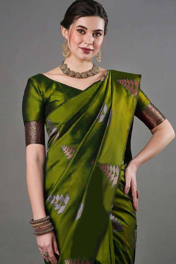 The Opulent Craftsmanship of Banarasi Sarees a Fusion of Brocade and Zari Work  in Surat